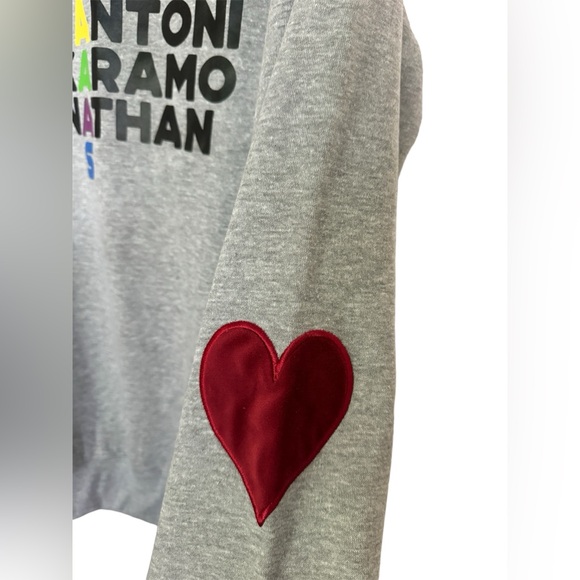 🏳️🌈 NWT! QE Cast Names Embroidered Heart Sweatshirt - Picture 3 of 16